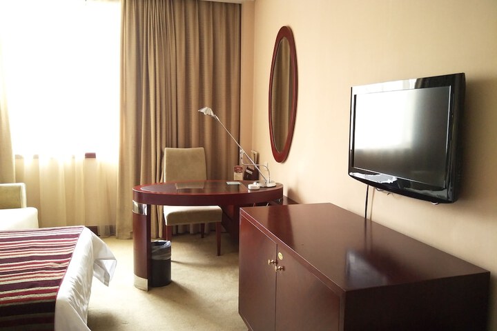 Room 5 of 33