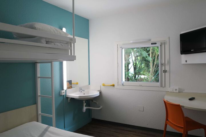 Room 28 of 48