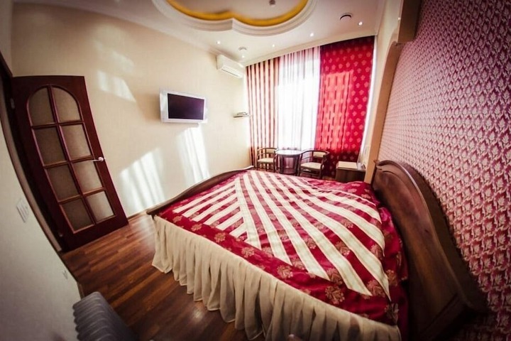 Room 12 of 25