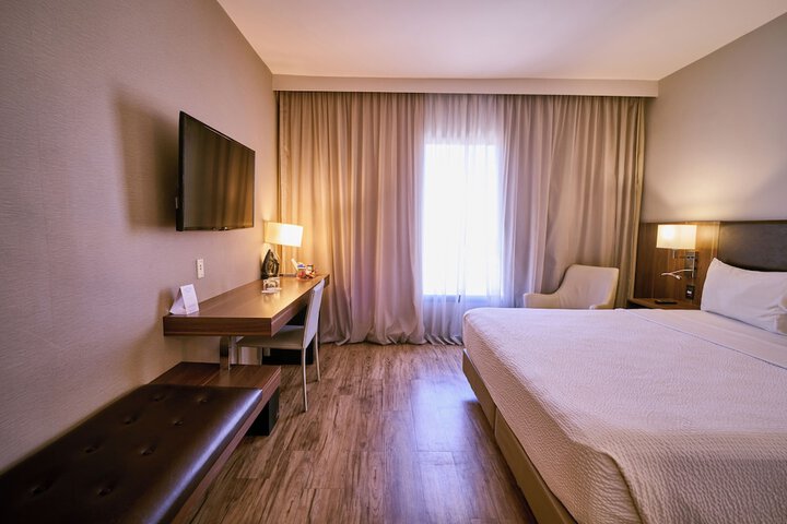 Room 26 of 102