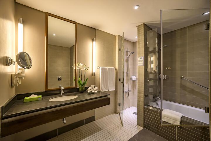 Room 42 of 120