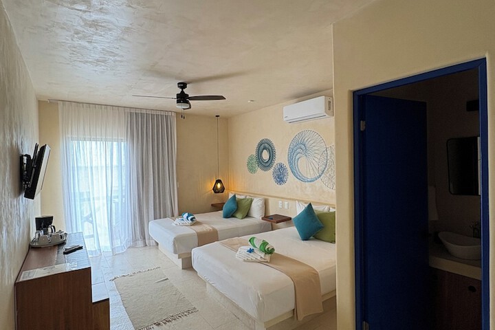 Room 103 of 321