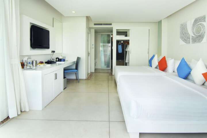 Room 27 of 66