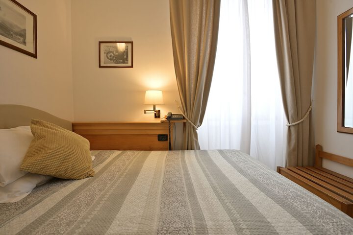 Room 11 of 29