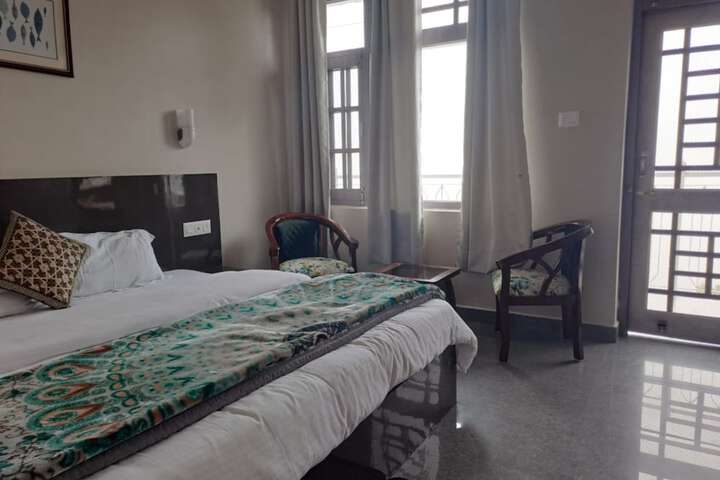 Room 4 of 10