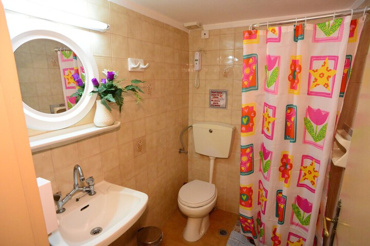 Room 68 of 228