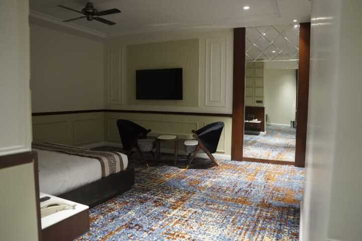 Room 22 of 38