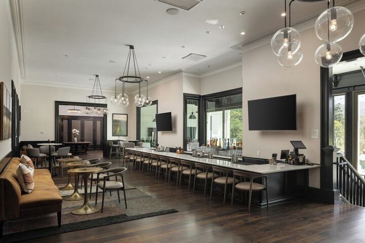 Lobby lounge