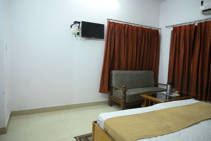 Room 7 of 106