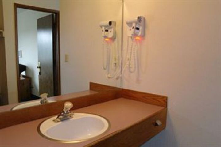 Room 4 of 62