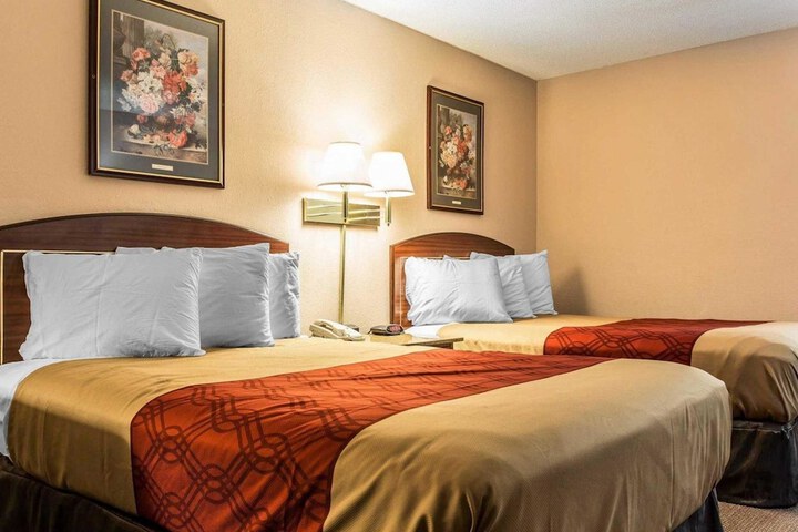 2 Double Beds (5 of 8)