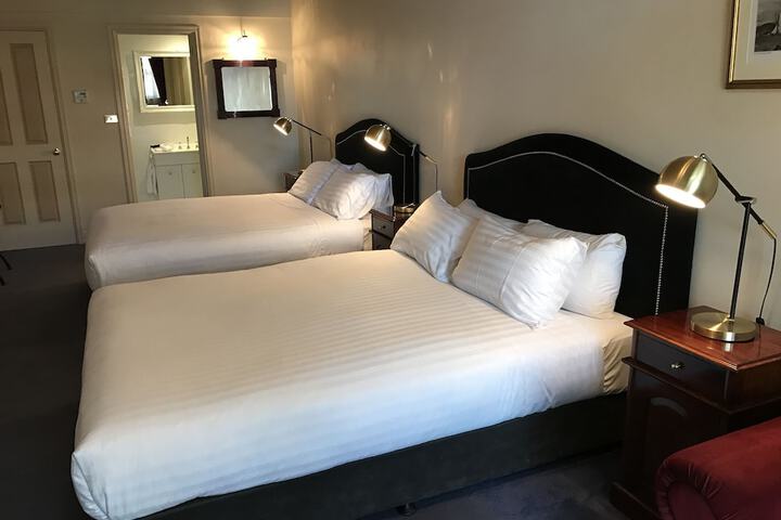 Room 4 of 89