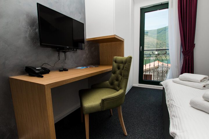 Room 29 of 76