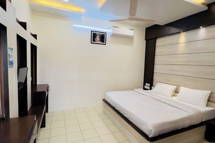 Room 25 of 54