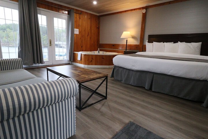 Classic Queen Bed (31 of 63)
