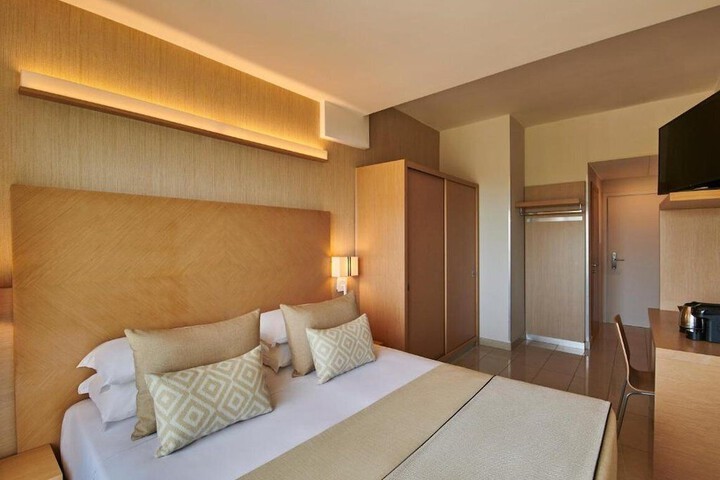 Room 6 of 39