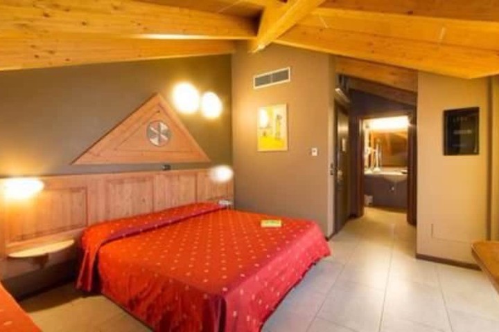 Room 4 of 30