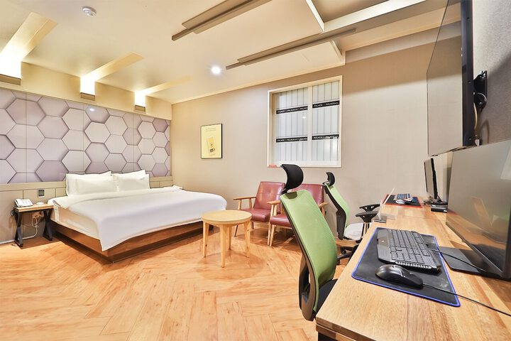 Room 8 of 45