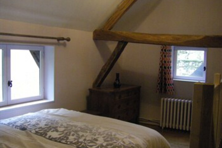 Room 6 of 9