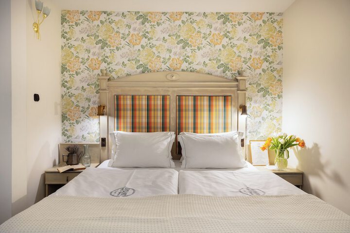 Room 27 of 87
