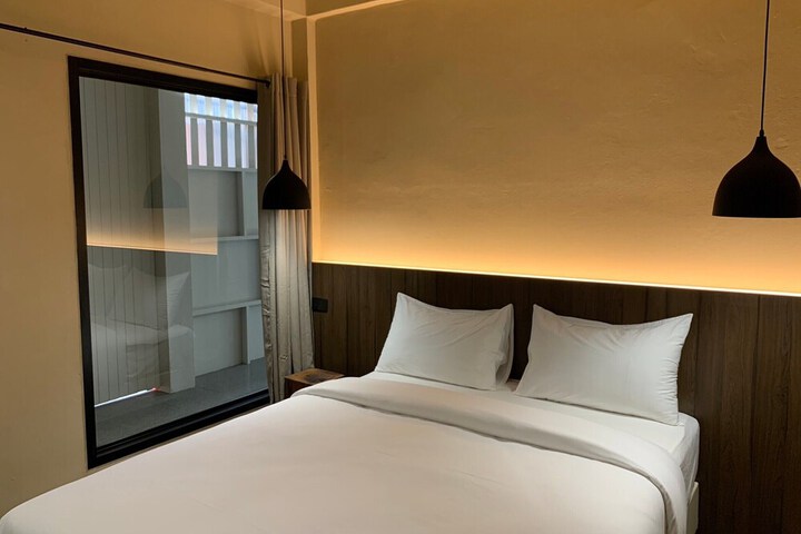 Room 28 of 94