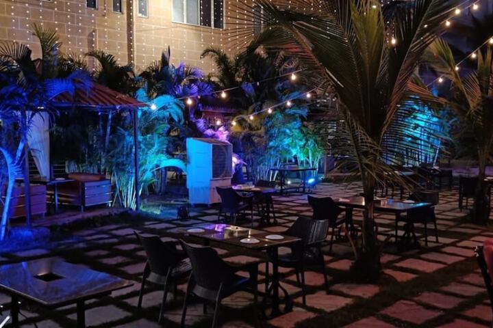 Hotel Exterior 25 of 29