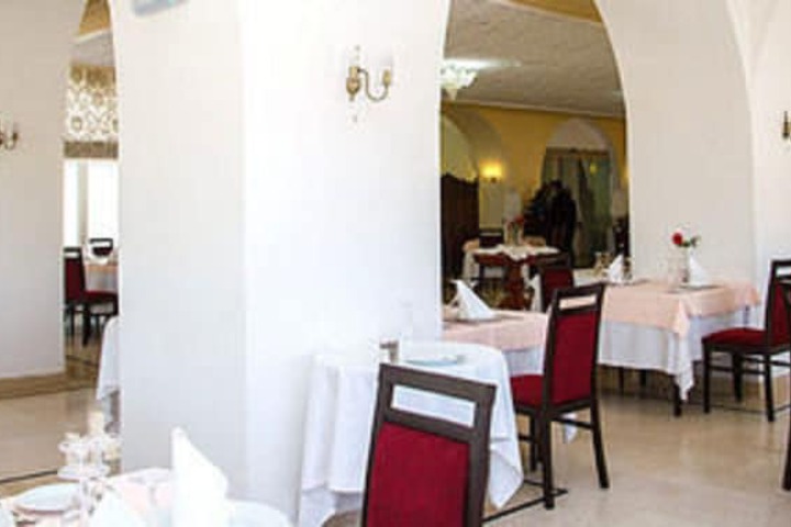 Dining 42 of 63