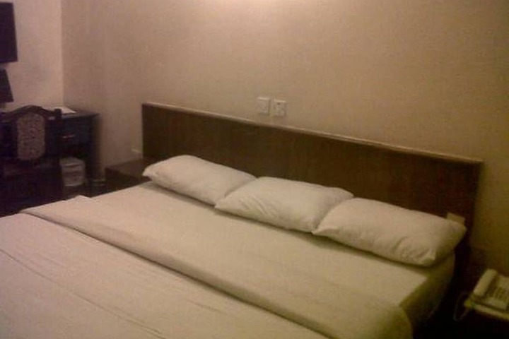 Room 2 of 17