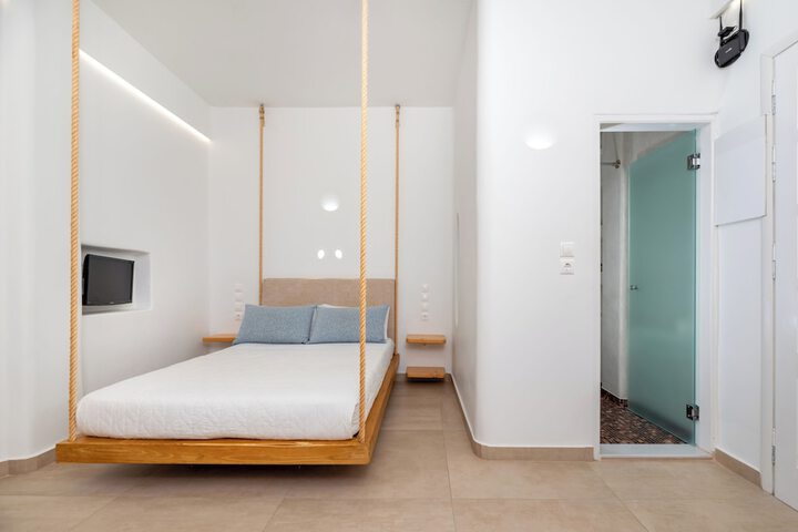 Room 32 of 69