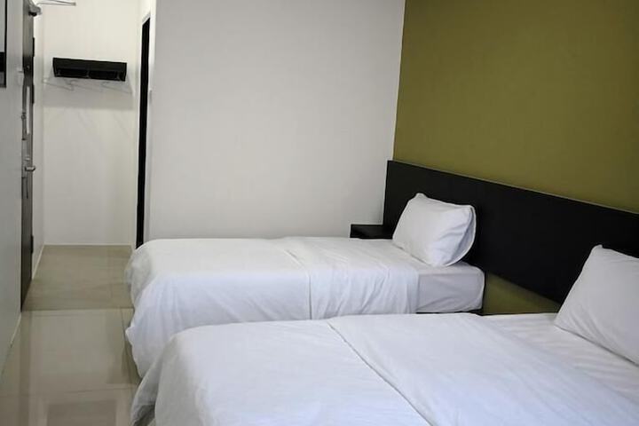 Room 14 of 33