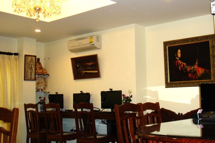 Business Center 26 of 37