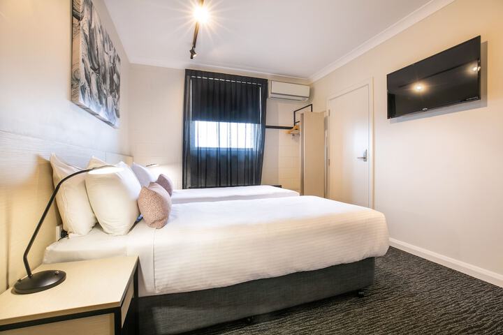 Room 4 of 38