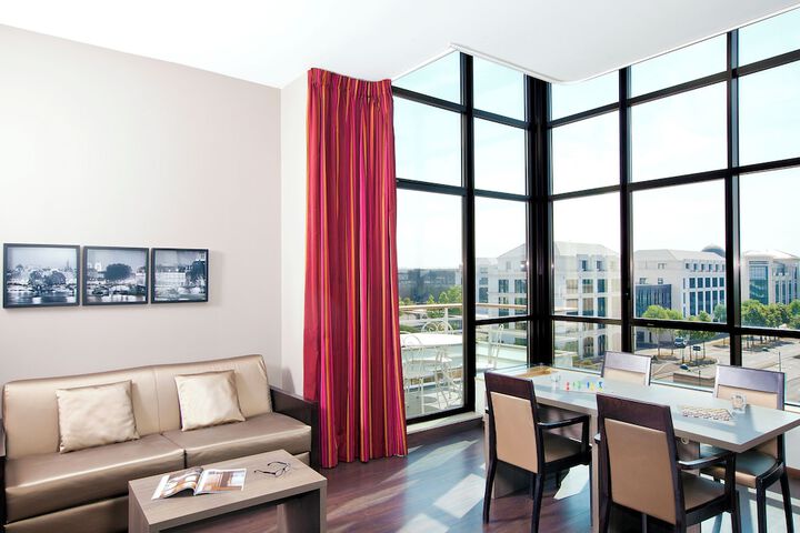 Room 32 of 60