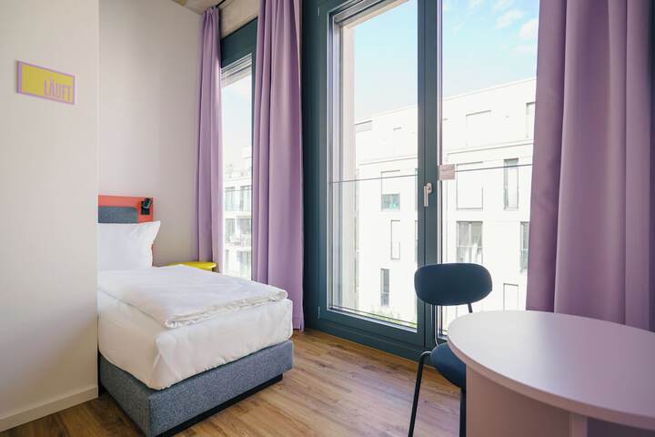 Room 18 of 65