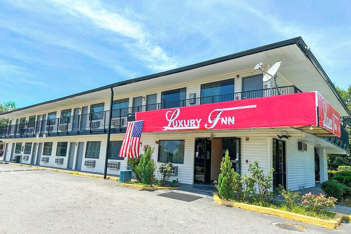 Luxury Inn by OYO Albany in Albany, GA