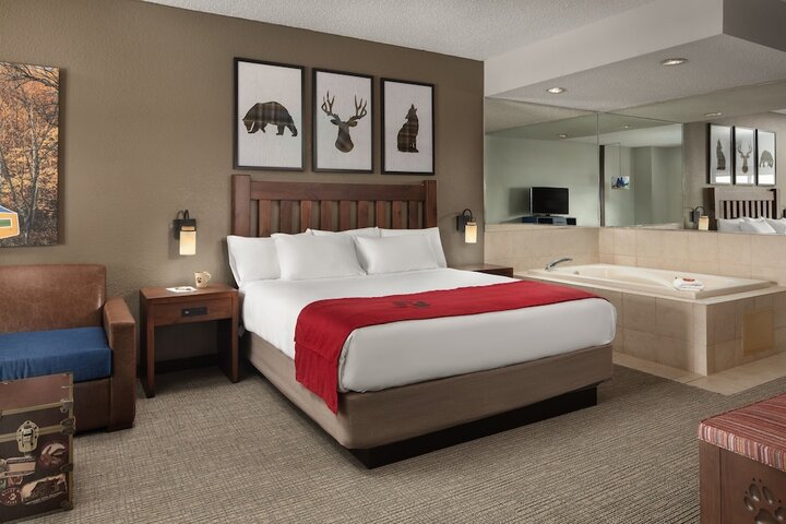 Family Suite 2 Queen Beds Sofa (1 of 20)