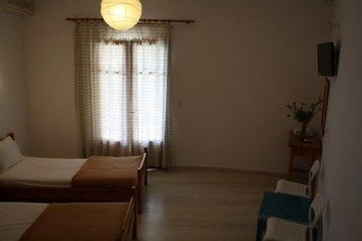 Room 8 of 12