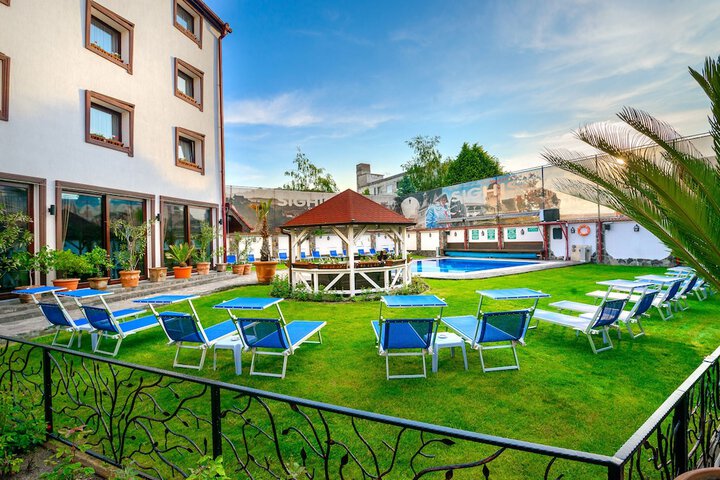 Pools & Facilities