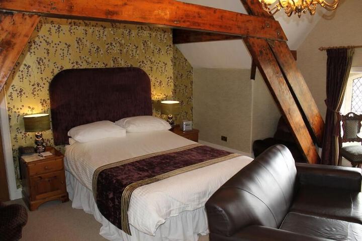 Room 8 of 25