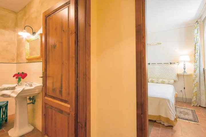 Room 2 of 11