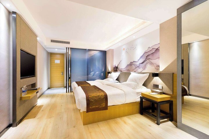 Room 9 of 17