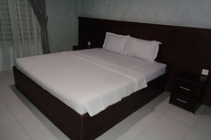 Room 10 of 15