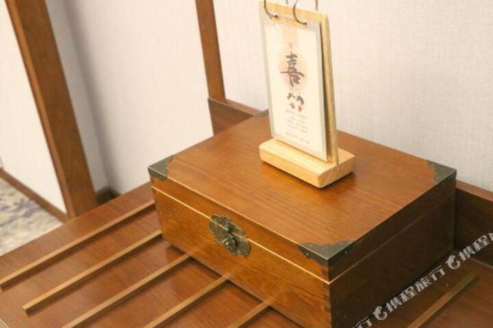 Huazhong Holiday Hotel