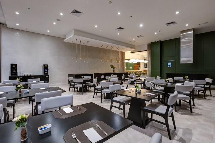 Dining 89 of 108