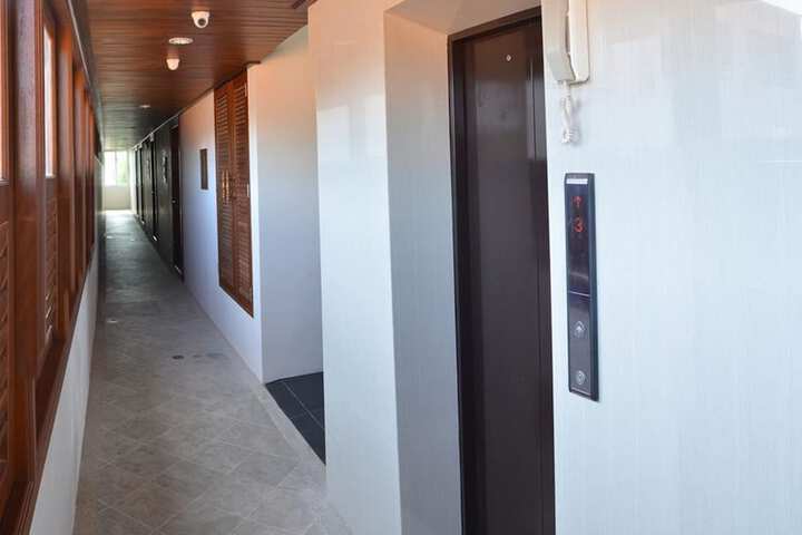 Ballroom/Hall 17 of 24