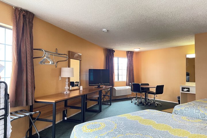 Room 6 of 16