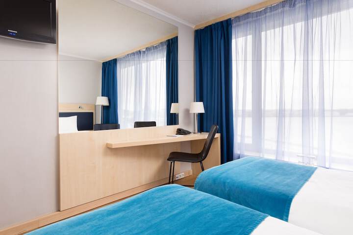 Room 20 of 145