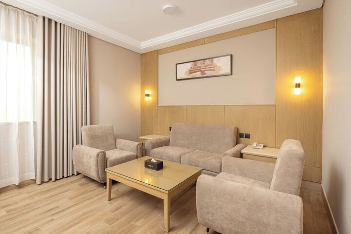 Room 65 of 181