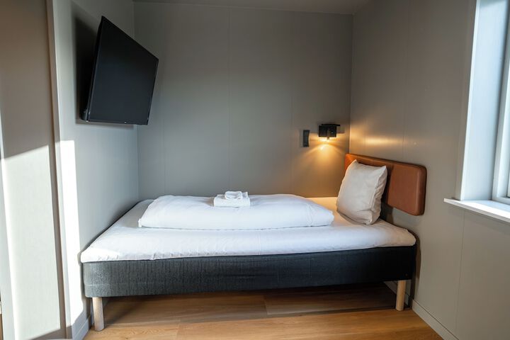 Room 16 of 48