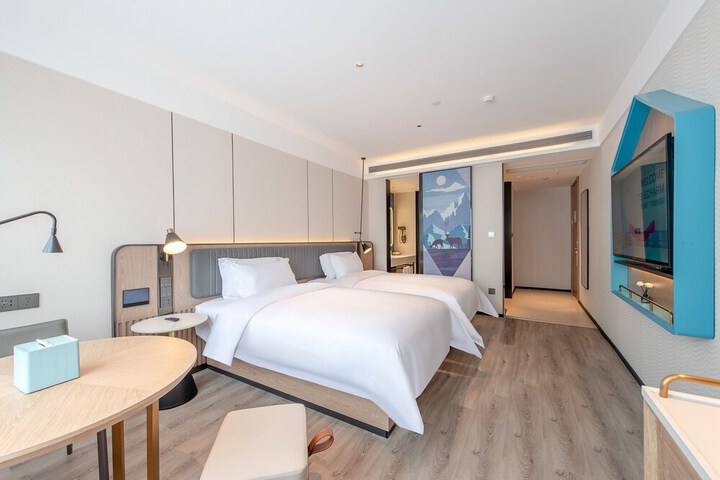 Room 13 of 26